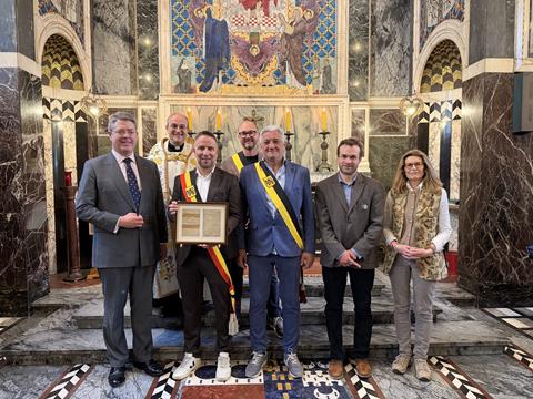 Overhandiging Damiaanbrief in Westminster Cathedral