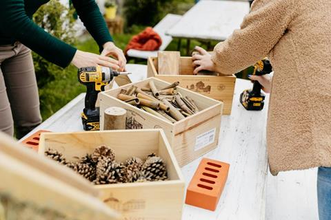 Bijenhotel maken - ouder kind workshop 